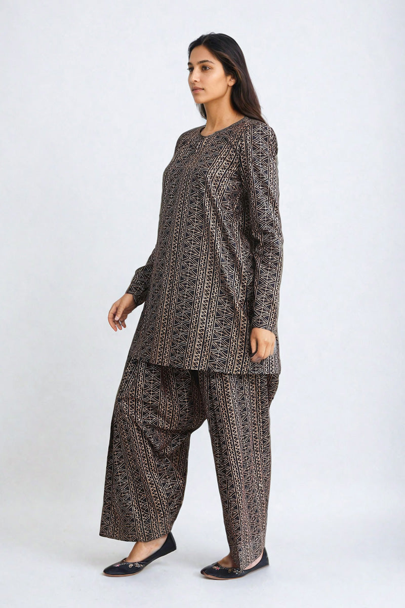 Muqaish 2-Piece Suit – Generation International