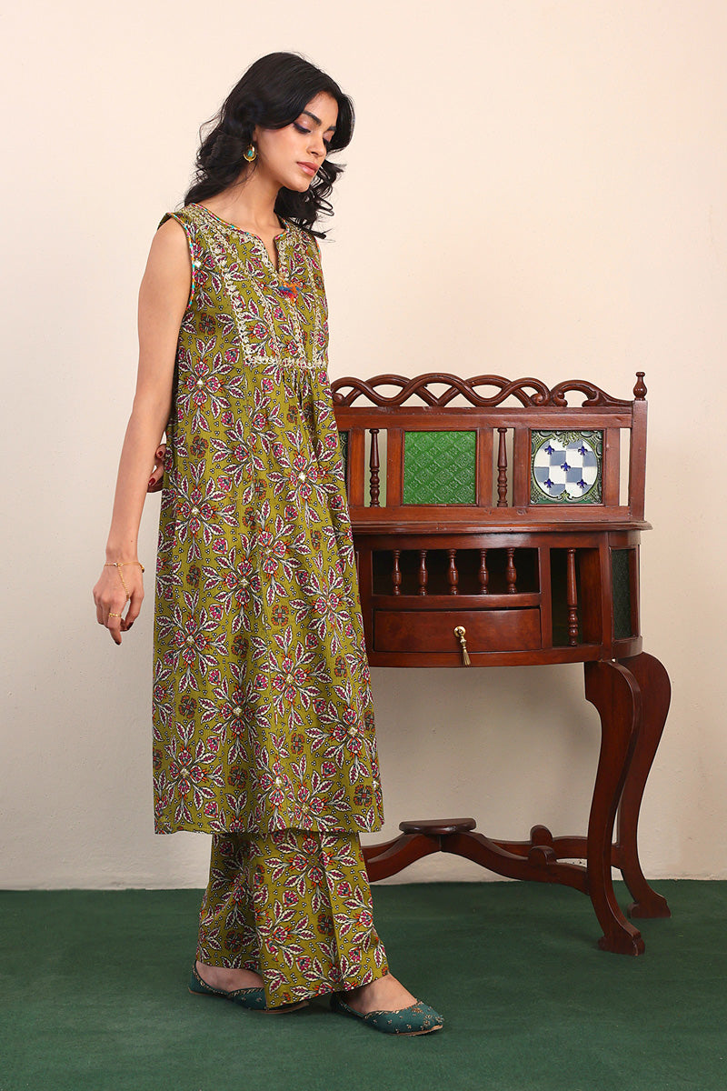 Turkksh Delight Embroidered 2-Piece