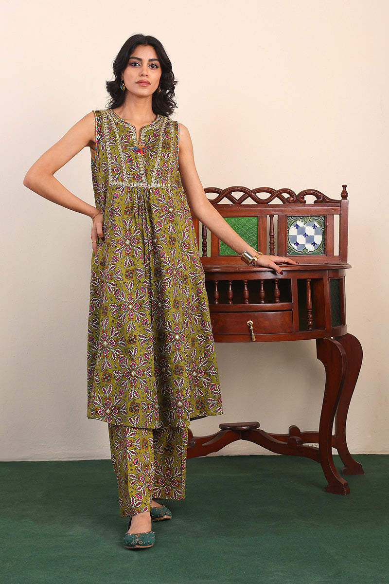 Turkksh Delight Embroidered 2-Piece