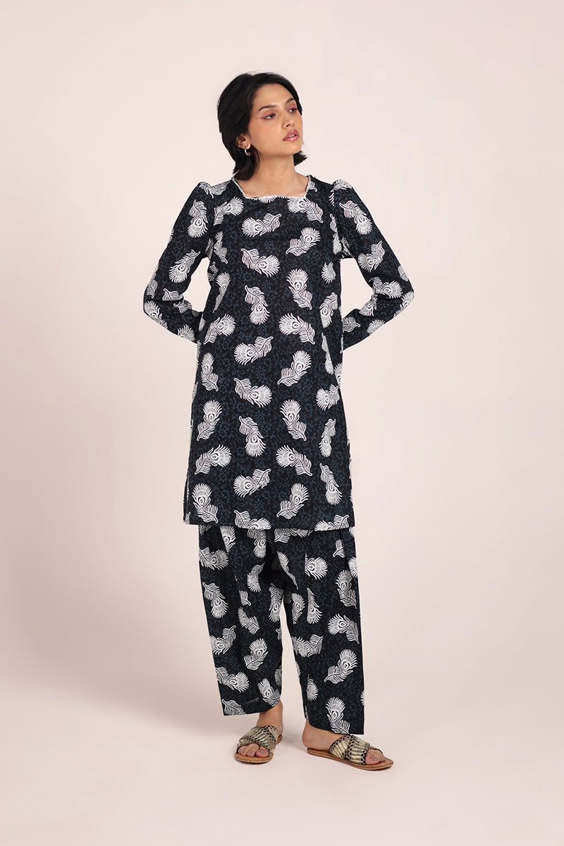 Feather Flow Whim Ensemble