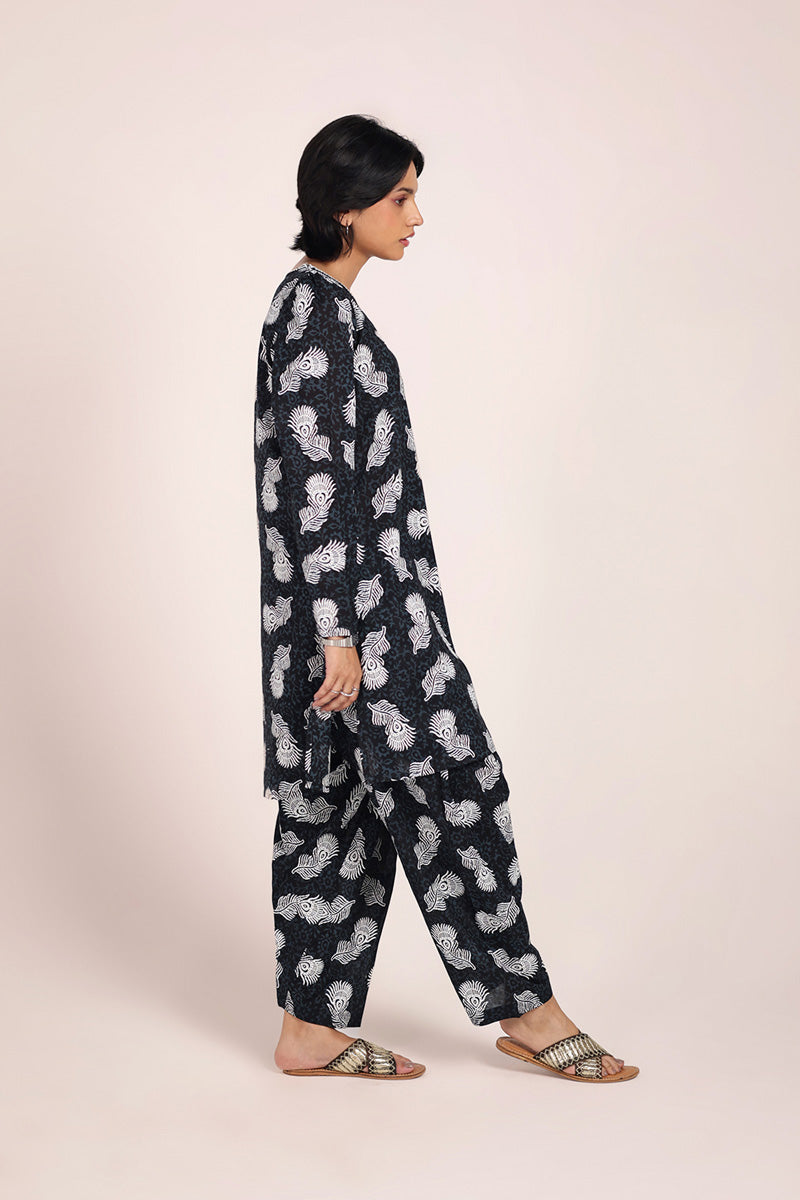 Feather Flow Whim Ensemble