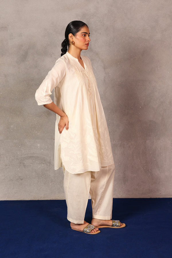 Nureh Safaid Dastan Set