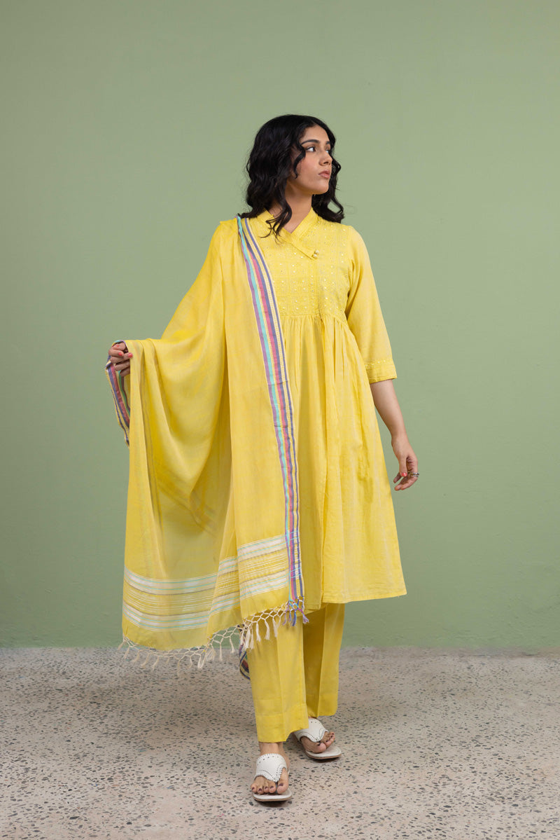 Aina Aangan Suit