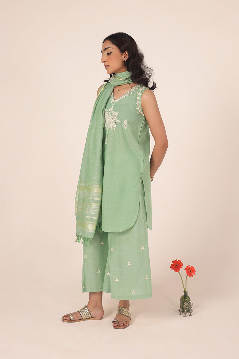 Aina-e-Mehmal Suit