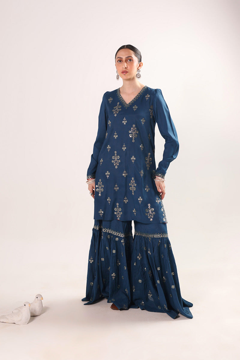 Ronak-e-Gulastari Suit