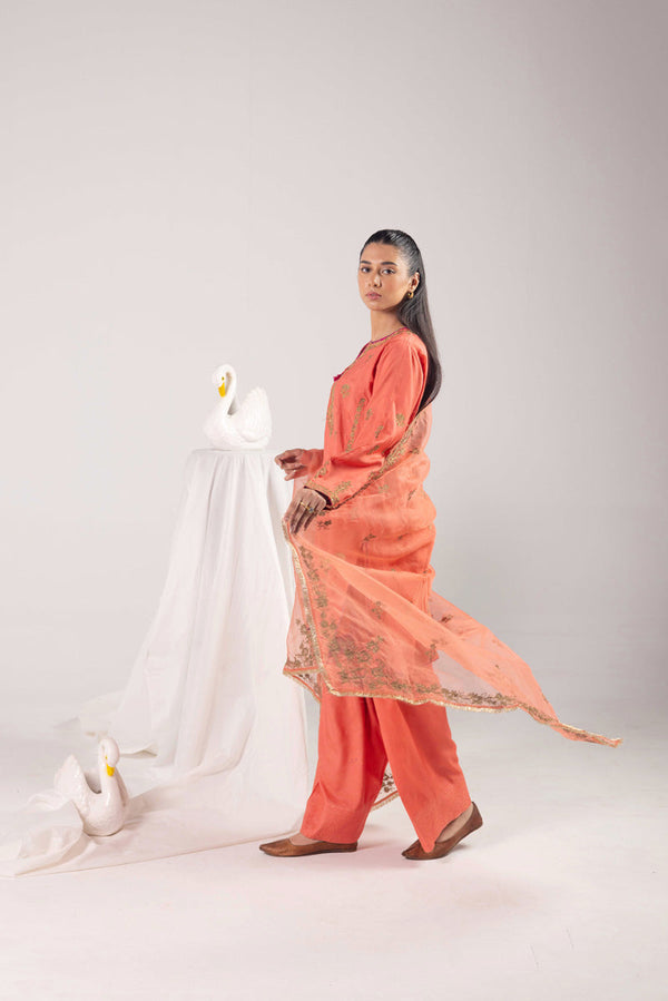 Hues of Red Golden Weave 3 Piece