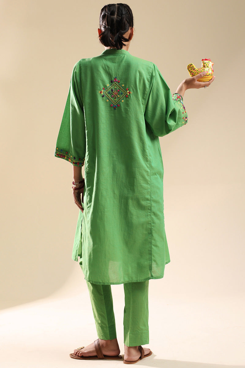 Hand-Crafted Aina Tukri Set