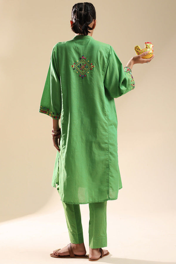 Hand-Crafted Aina Tukri Set