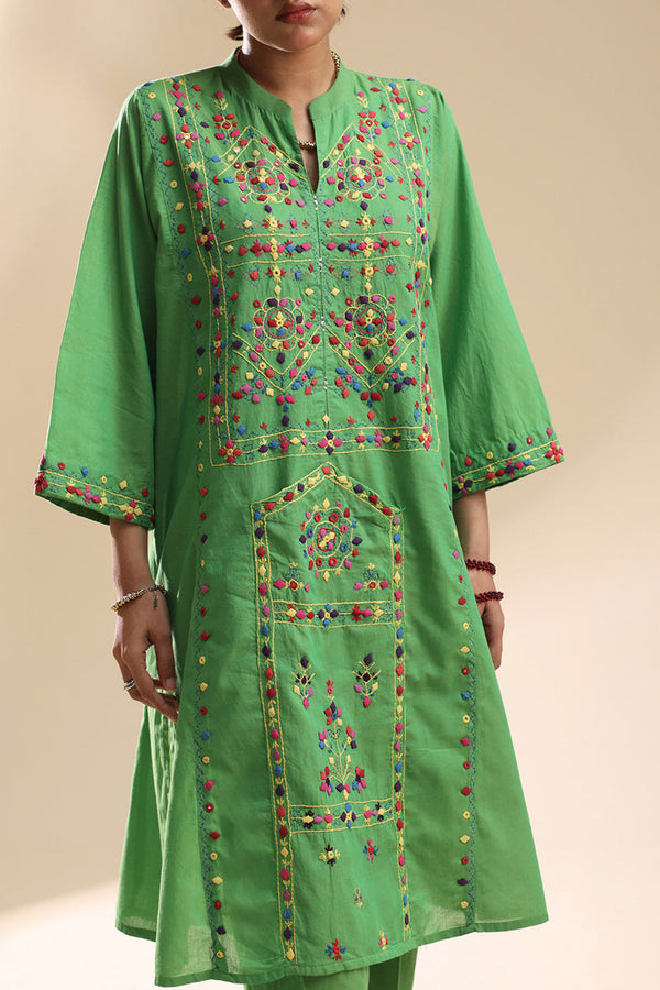 Hand-Crafted Aina Tukri Set