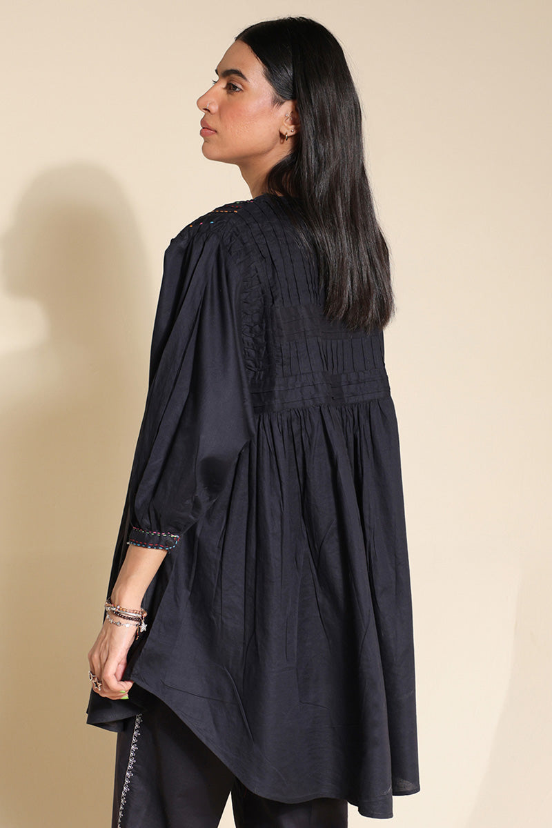 Color Waves Pleated Top