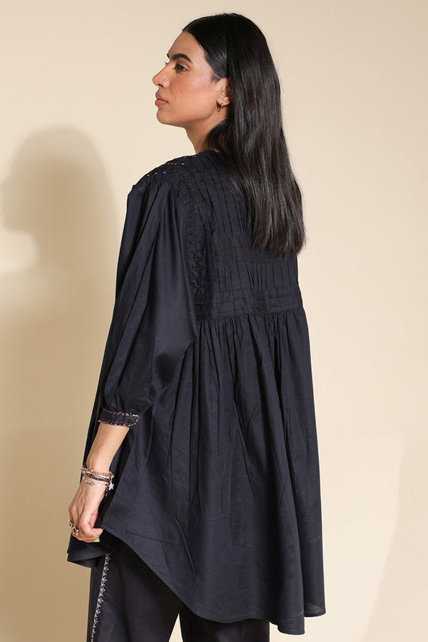 Color Waves Pleated Top