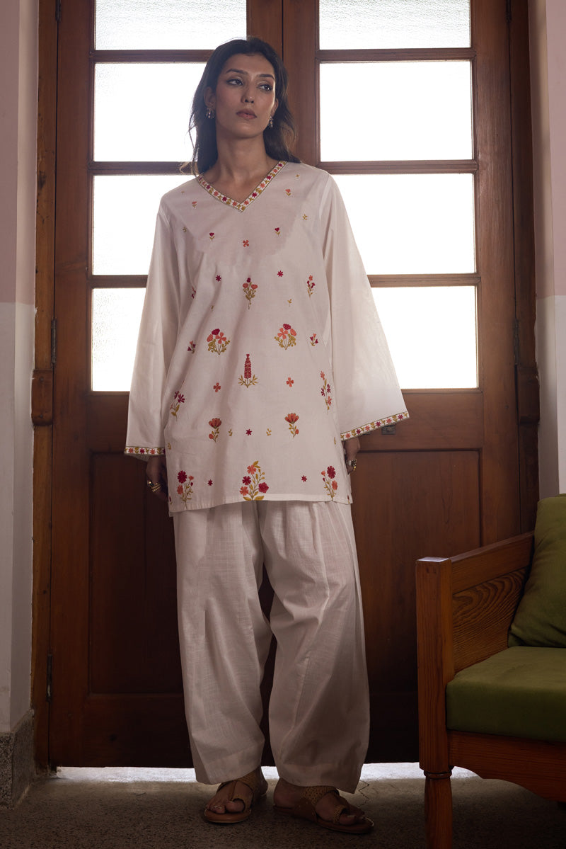 Threaded Grace Kurti