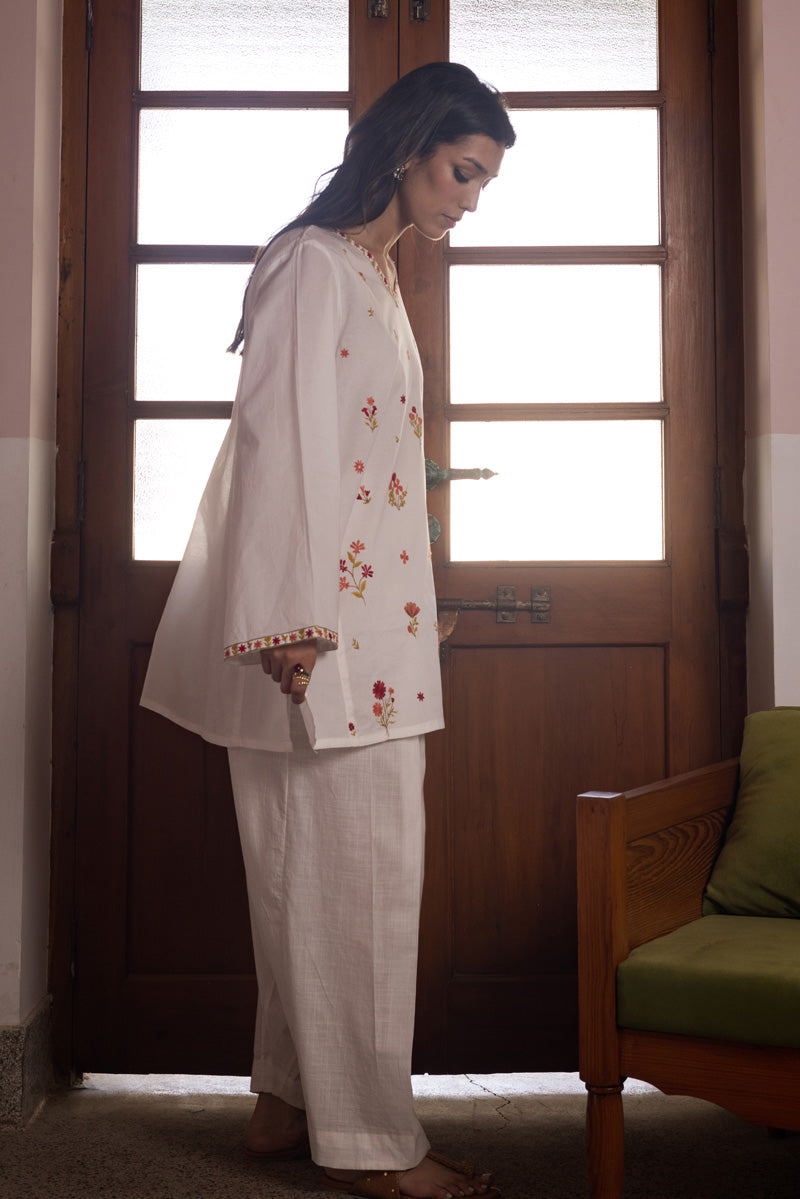 Threaded Grace Kurti