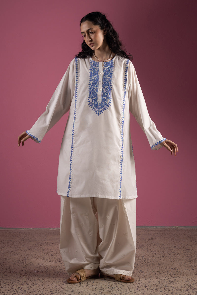 Ivory Whisper Kurti