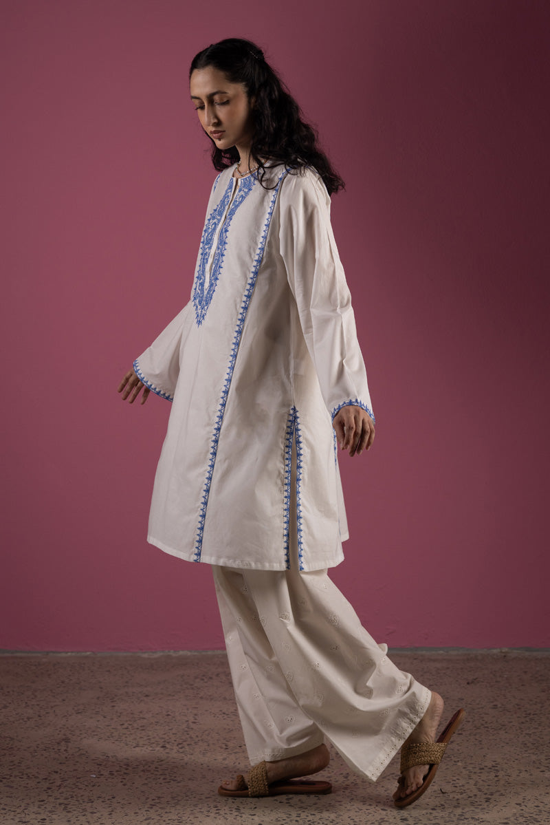 Ivory Whisper Kurti