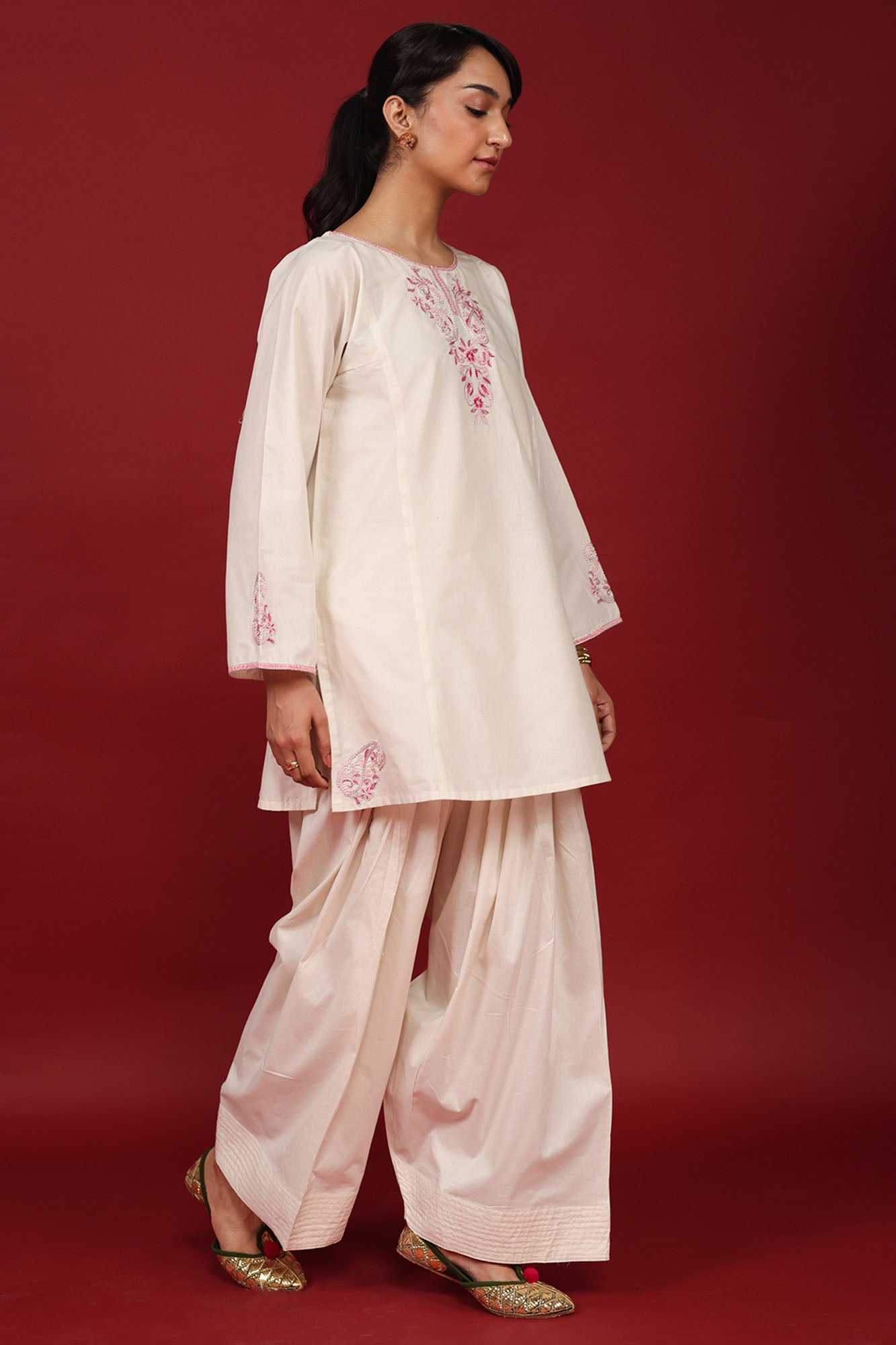 Regal Embroidered Set
