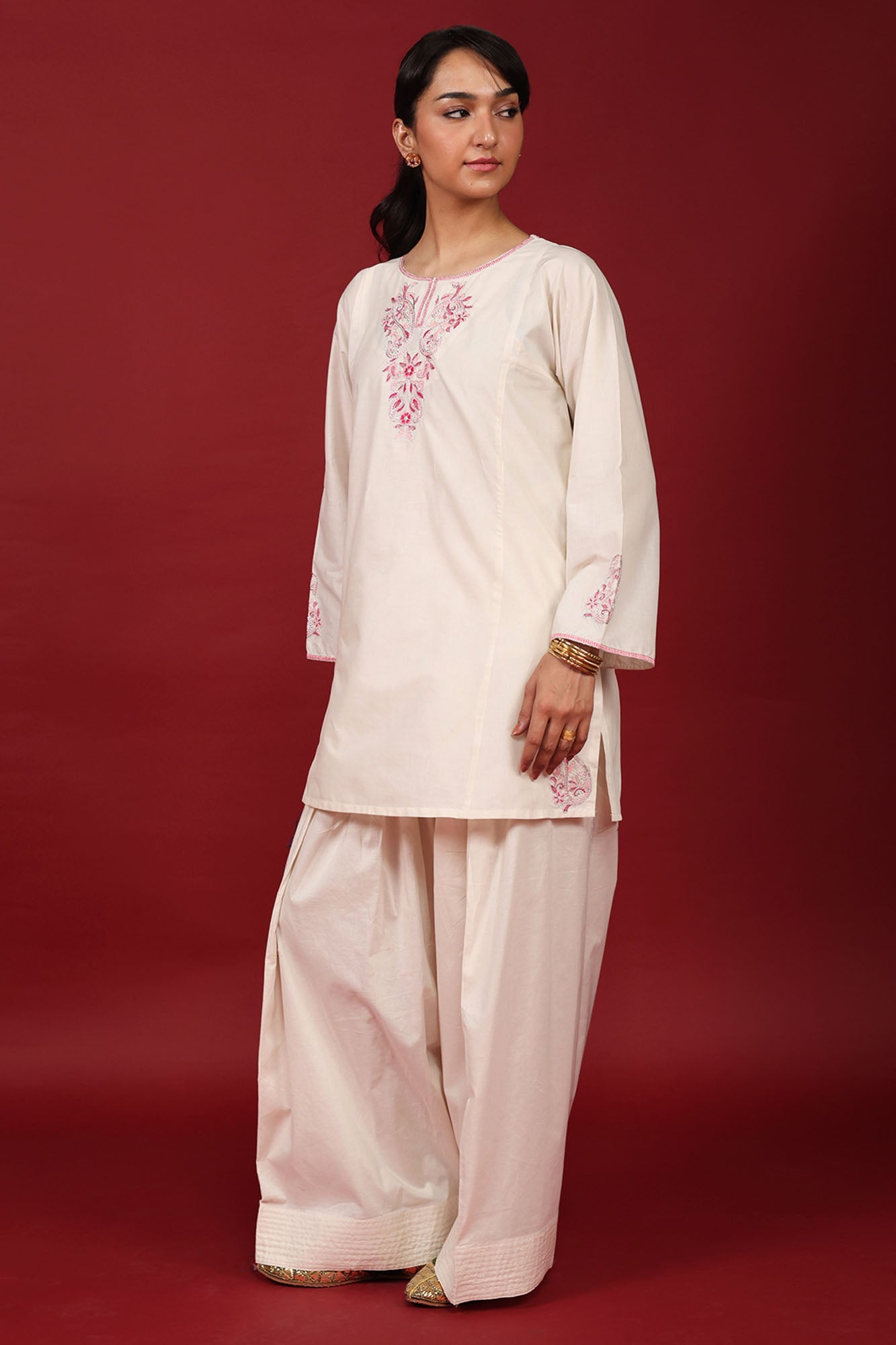 Regal Embroidered Set