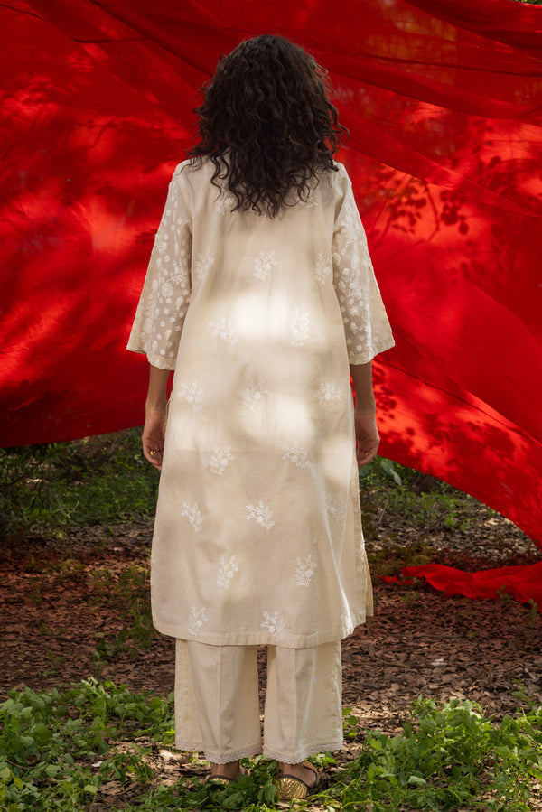 Embroidered White Foam Set