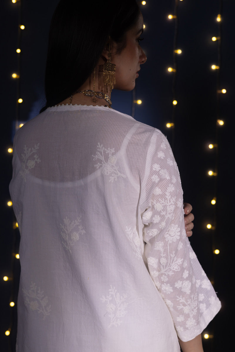 Embroidered White Foam Set