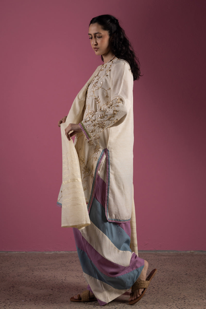 Golden Opulence 3-Piece Farshi Ensemble