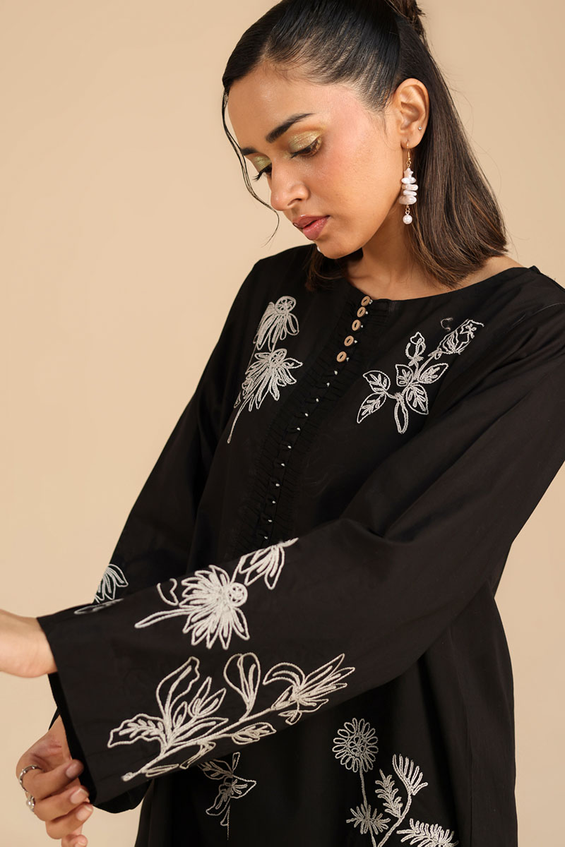 Embroidered Mari Whisper Set