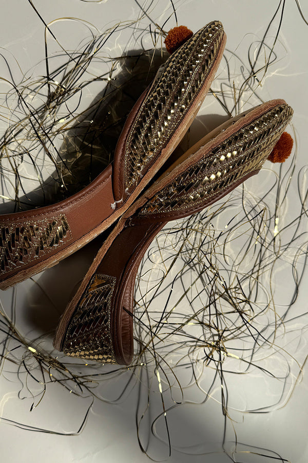 Sheesh Mukaish Khussa