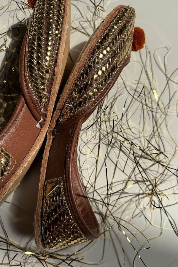 Sheesh Mukaish Khussa