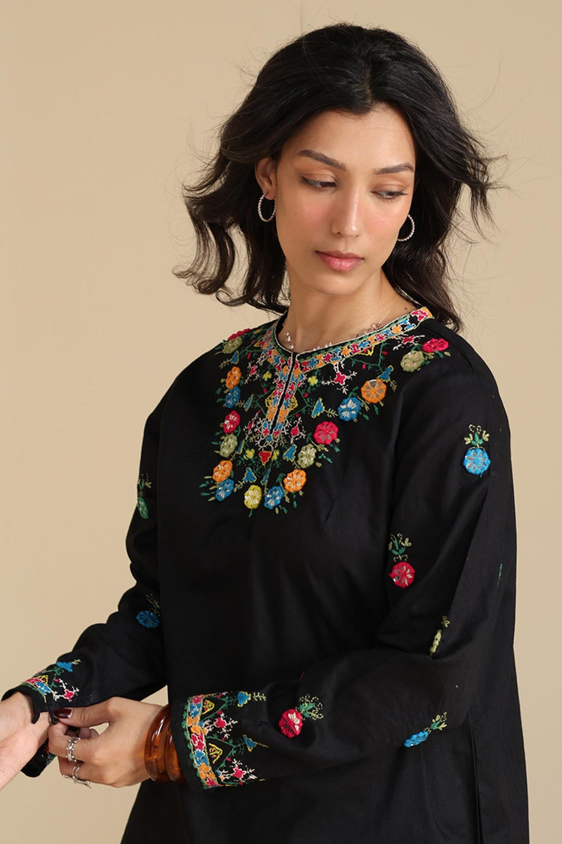 Rang Khaas Hand Embroidered Set