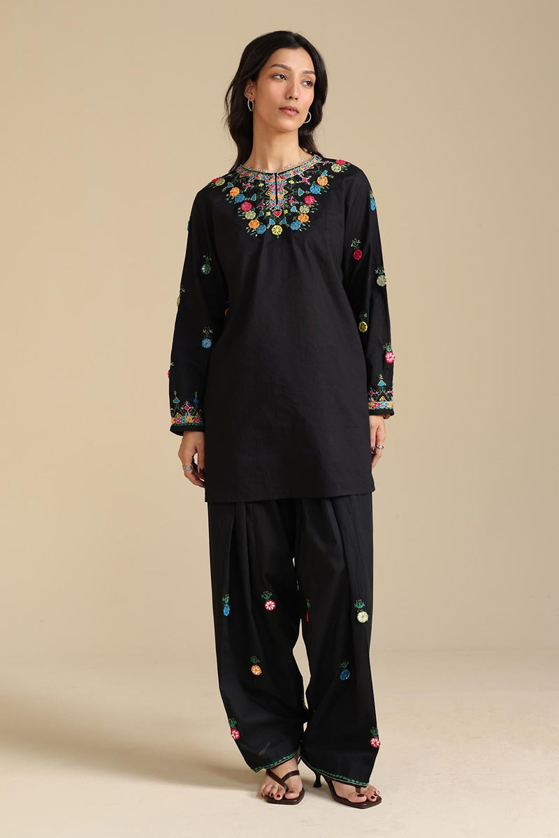 Rang Khaas Hand Embroidered Set