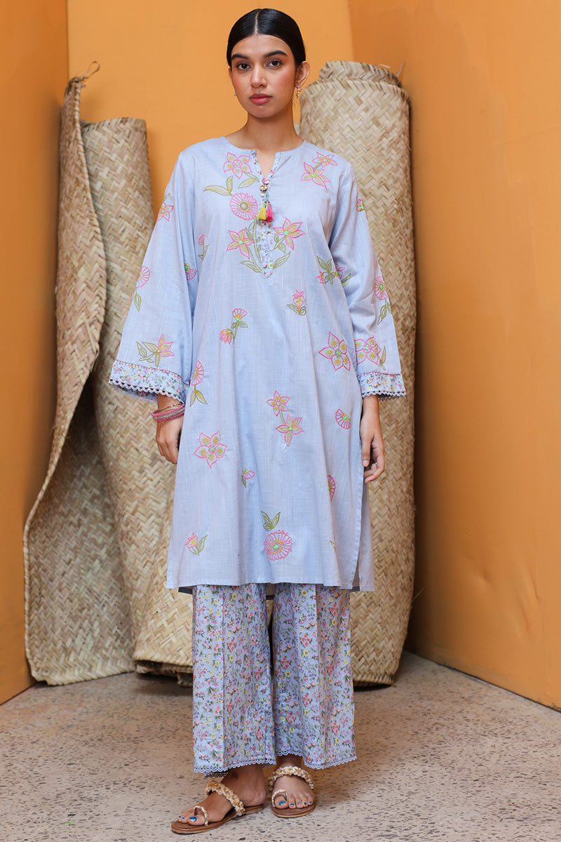 Blush Field Tassel Set