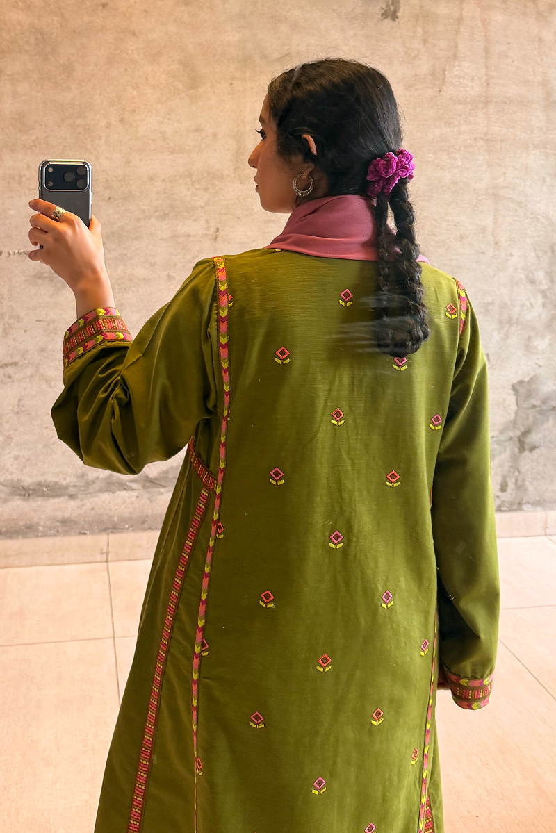 Embroidered Damask Paneled Set