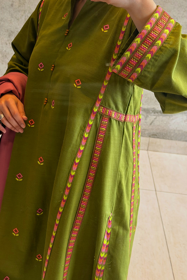 Embroidered Damask Paneled Set