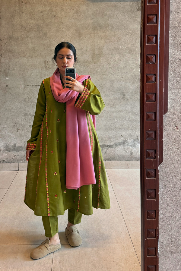 Embroidered Damask Paneled Set