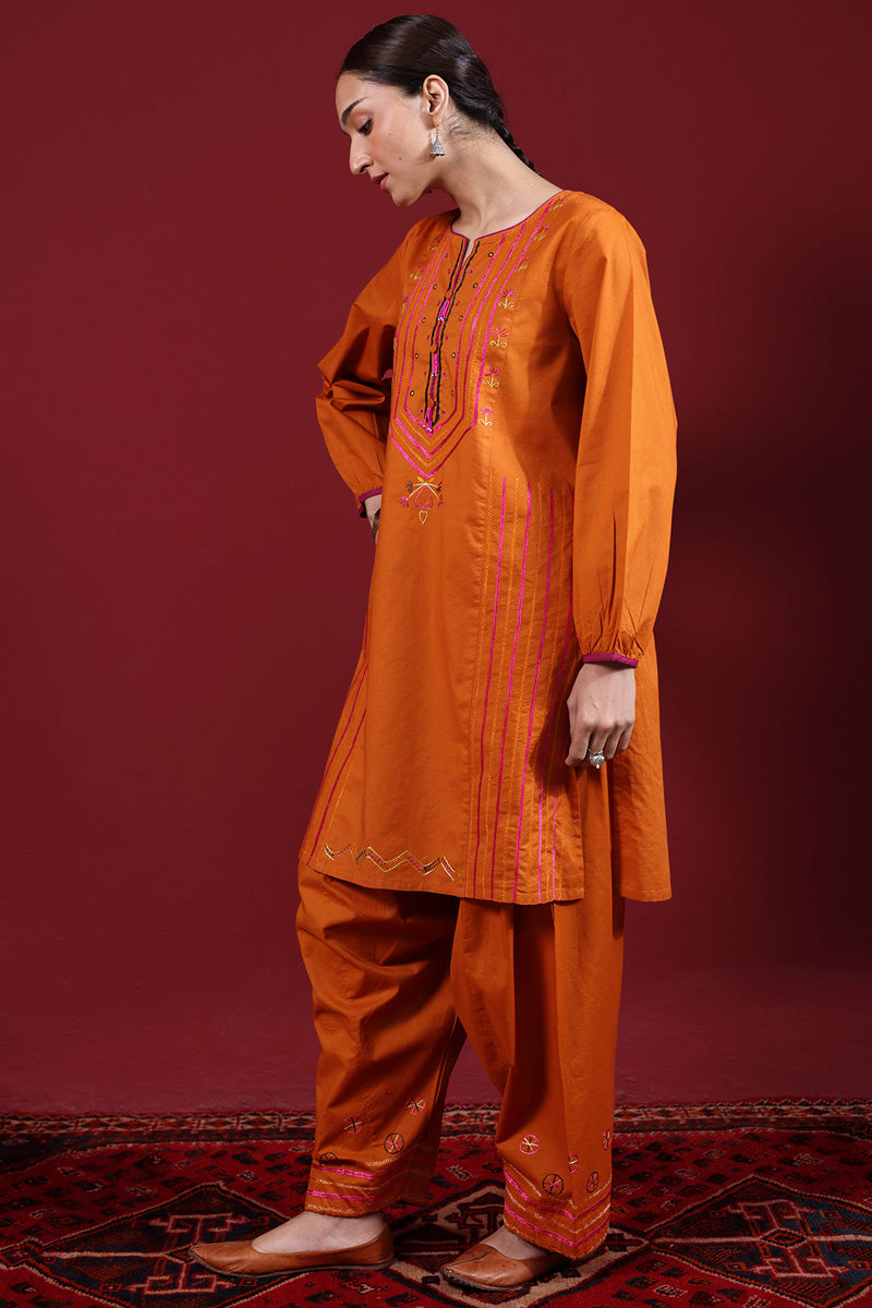 Hand-Embroidered Sainchi Set