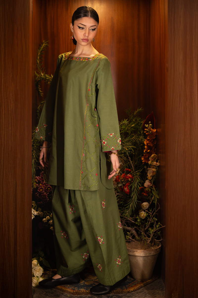 Hand-Embroidered Tapestry Set