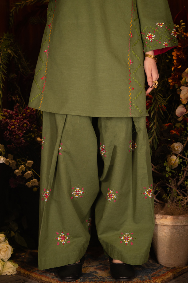 Hand-Embroidered Tapestry Set