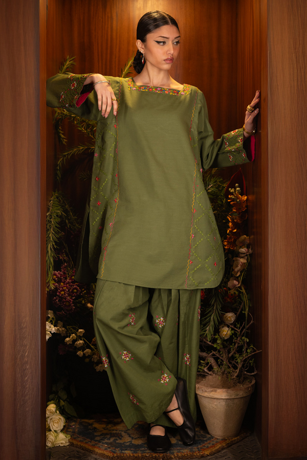 Hand-Embroidered Tapestry Set