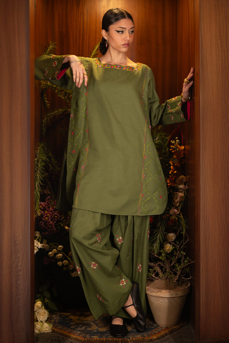 Hand-Embroidered Tapestry Set