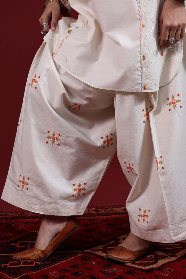 Hand-Embroidered Tapestry Set