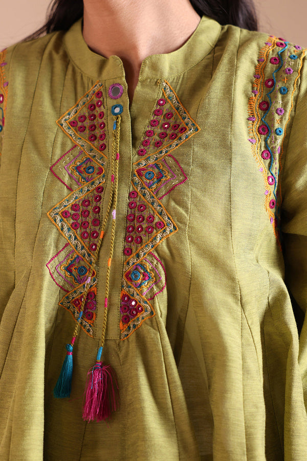 Hand-Crafted Aina Set