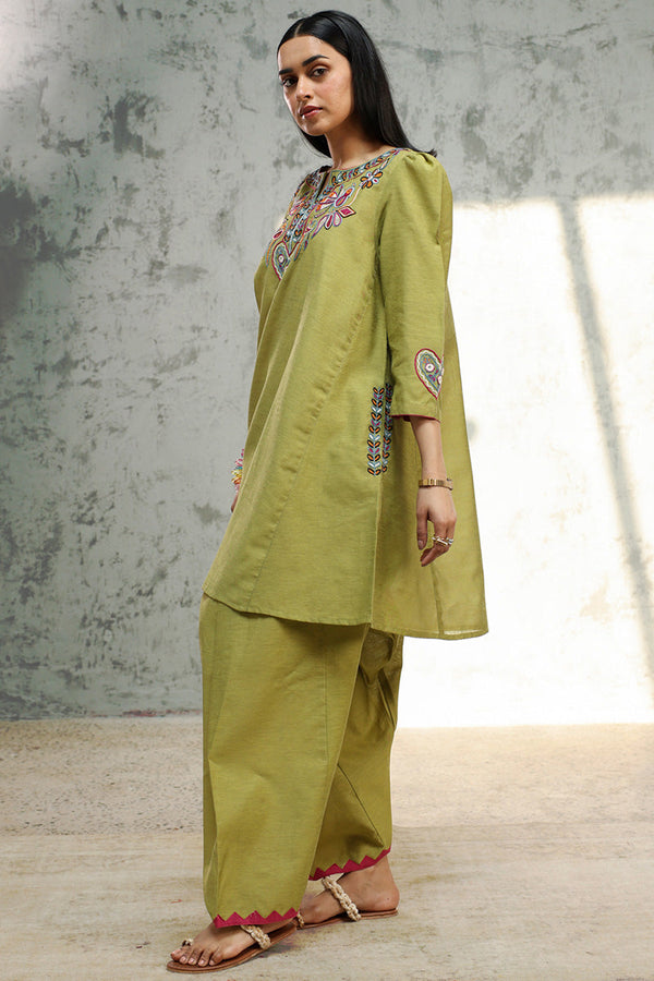 Hand-Embroidered Sheesh Set