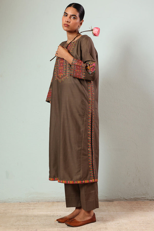 Pure Paras Embroidered Set