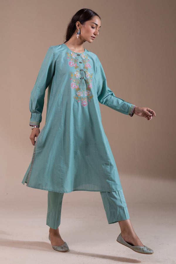 Pyari Paras Embroidered Set