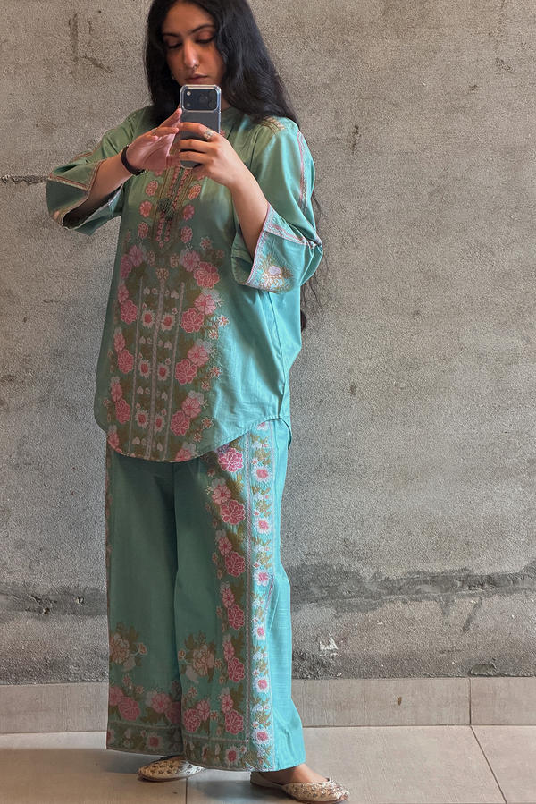 Pyari Paras Embroidered Set