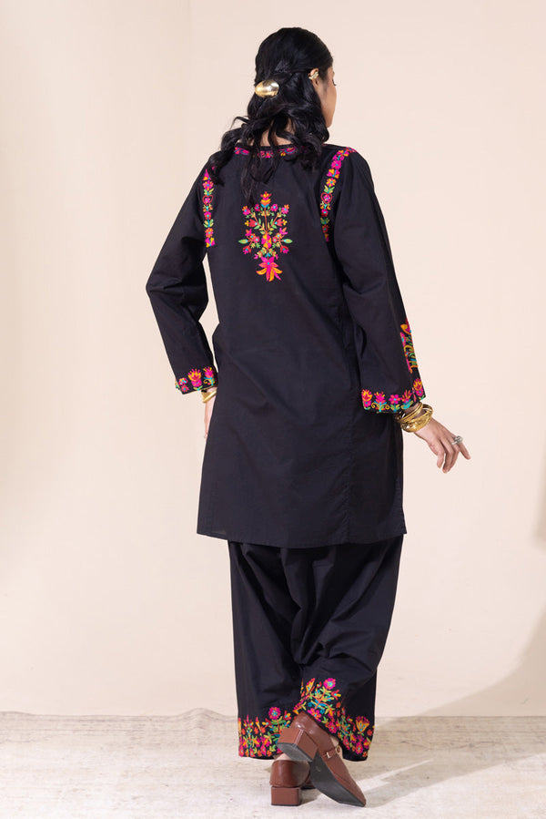 Laari Adda Farshi Set