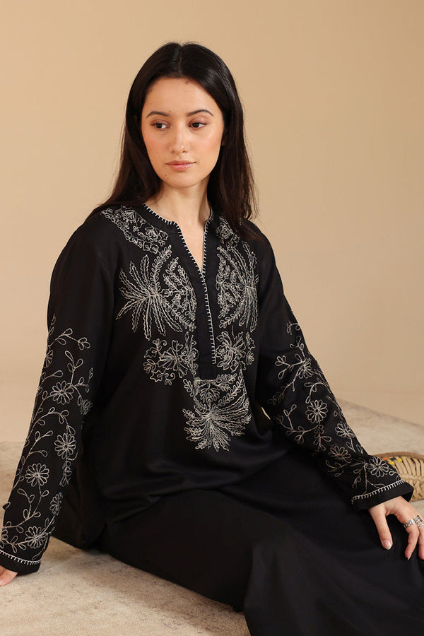 Monotone Embroidered Set