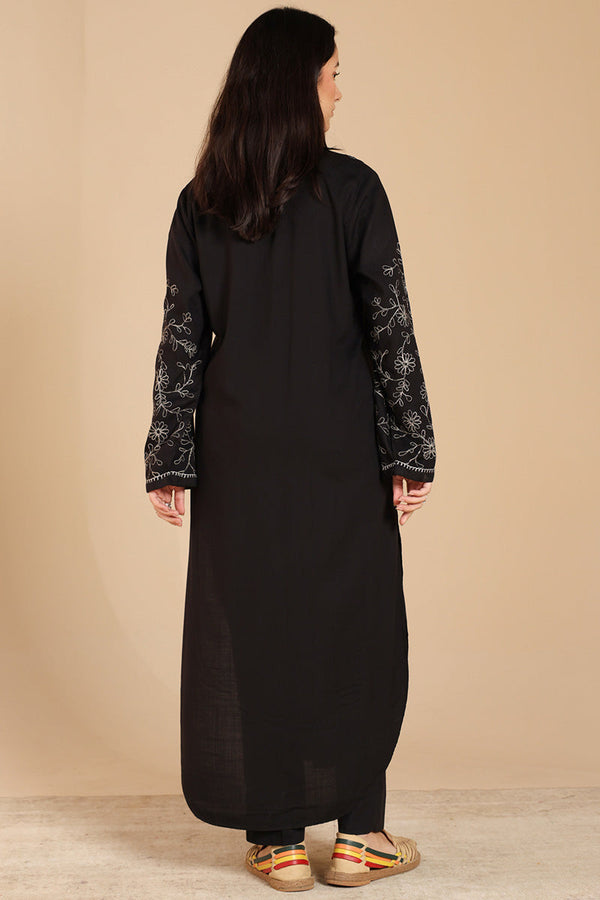 Monotone Embroidered Set