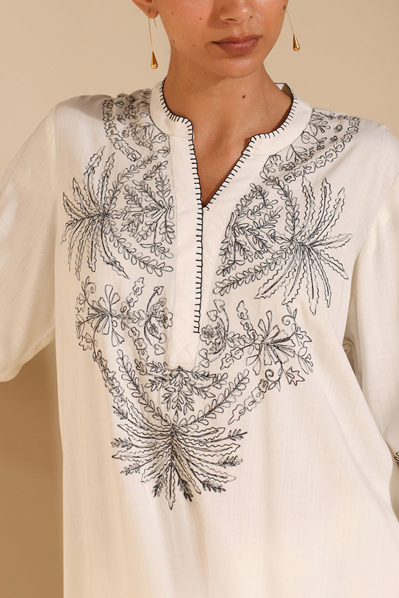 Monotone Embroidered Set