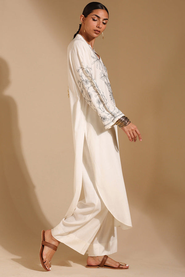 Monotone Embroidered Set