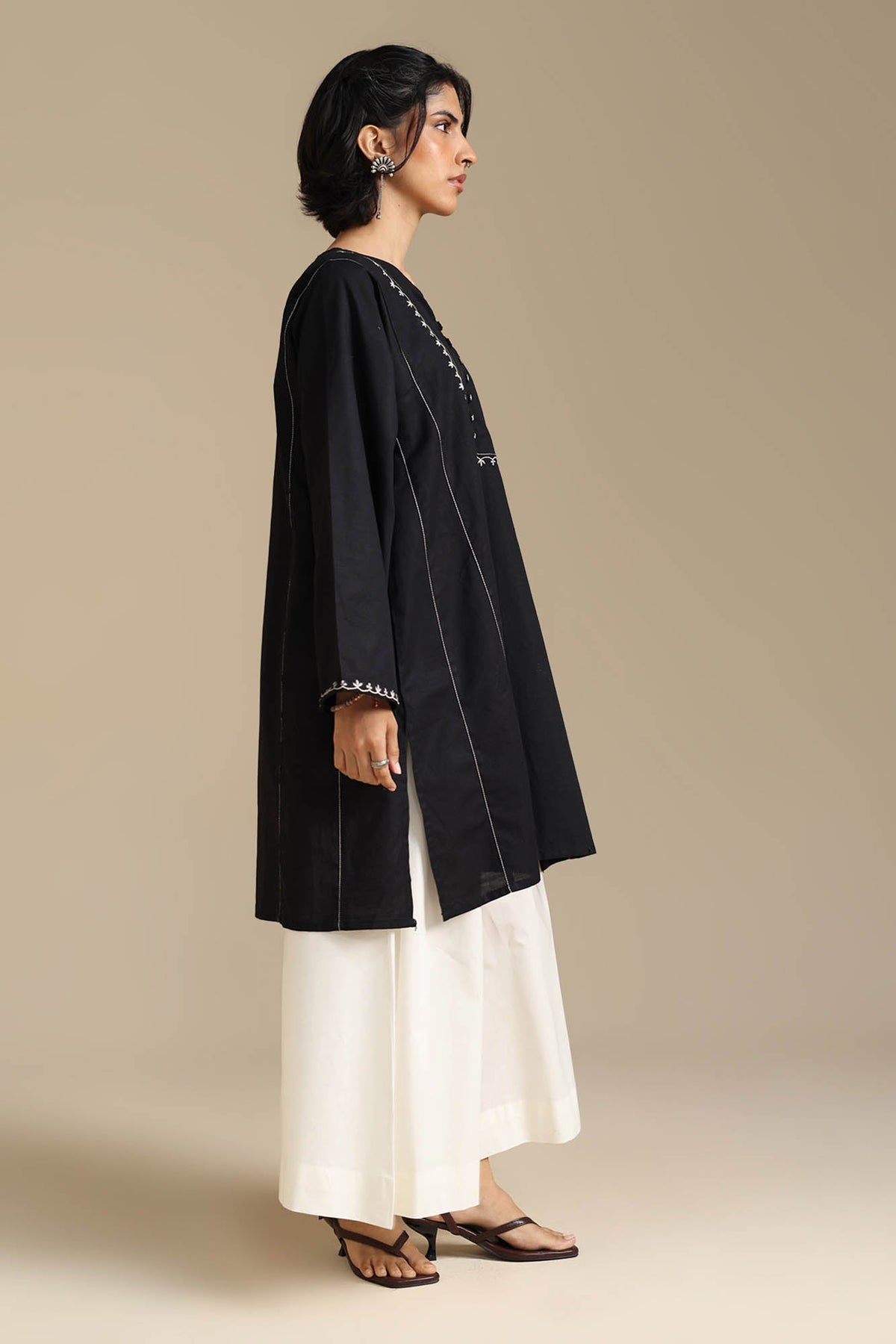 Phool Embroidered Kurta